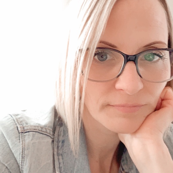 Meet your Posher, Laura - Picture 1 of 1